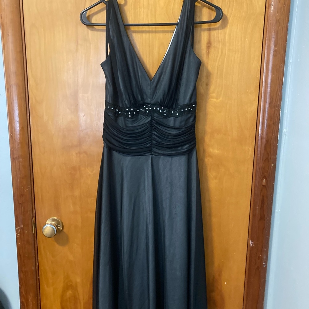3/25$ Beautiful dress!